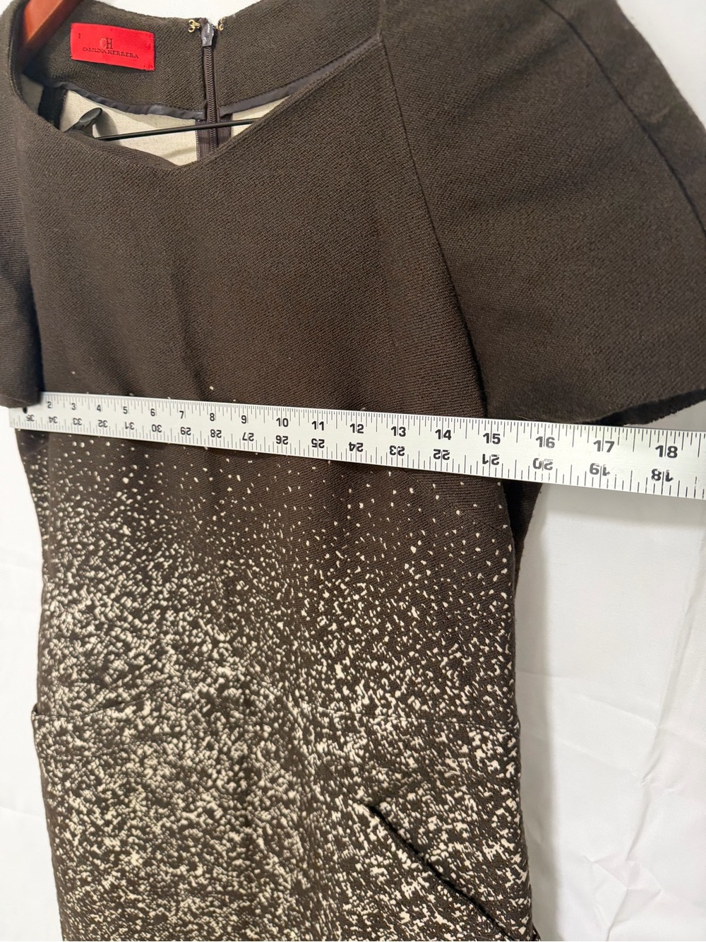 Carolina Herrera Black and Cream Speckled Short Sleeve Sheath Dress - Picture 4 of 7